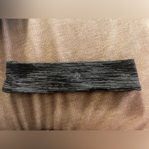 Lululemon women head band.